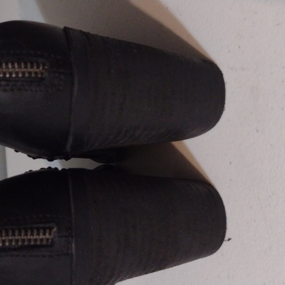 Lucky Brand leather Bootie with Metal Stud Accents size9 - Picture 9 of 15